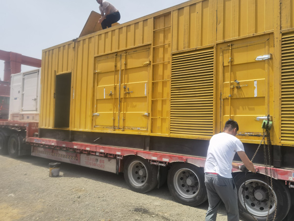 柳北除了负载情况和发动机维护，还有哪些因素会影响 200kw 柴油发电机的油耗？